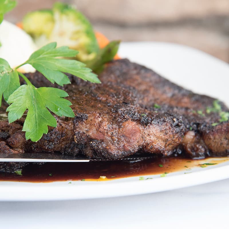Grilled steak with vegetables and mashed potatoes
